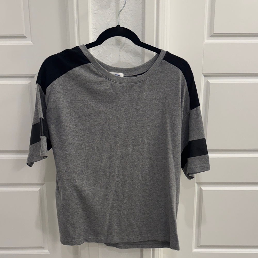 Old Navy Gray and Black Short Sleeve Tee